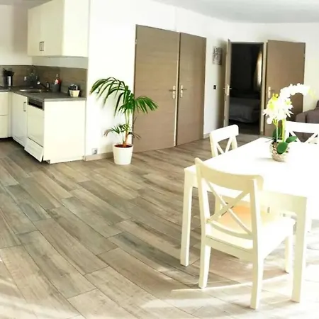 Hébergement de vacances Maison Confortable à Avec Terrasse Privée