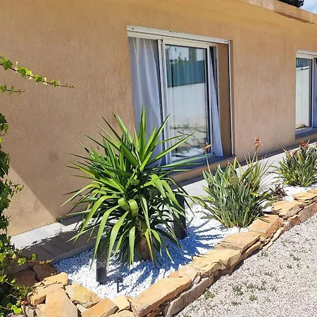 Maison Confortable A Avec Terrasse Privee Vakantiehuis *